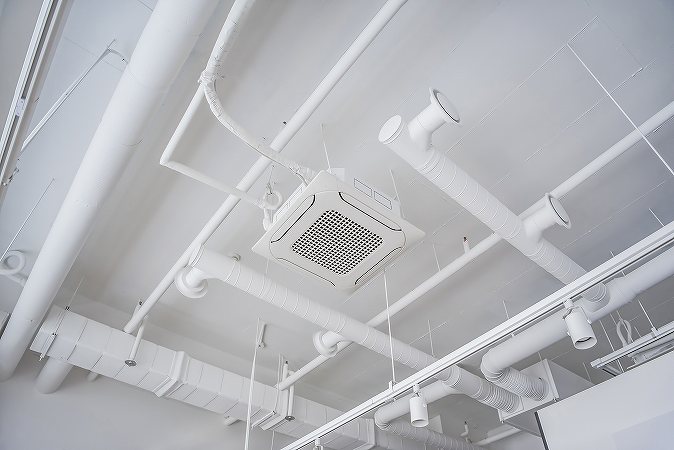 白天井とエアコン配管